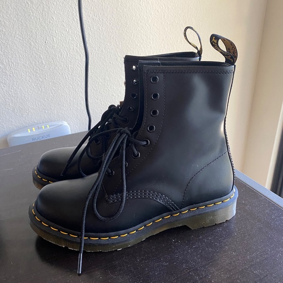 Dr. Martens 1460 Women’s Smooth Leather Lace Up Black Boots - Picture 3 of 4